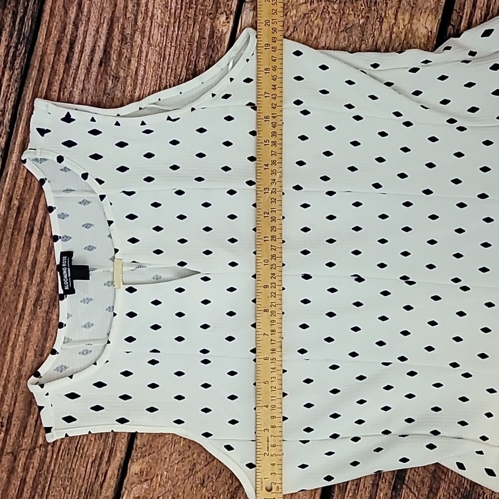 Blooming Rose Sleeveless Dress - Picture 8 of 12